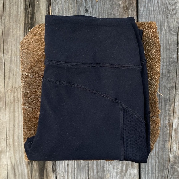 Roxy mesh panel copped yoga pants - Picture 1 of 5